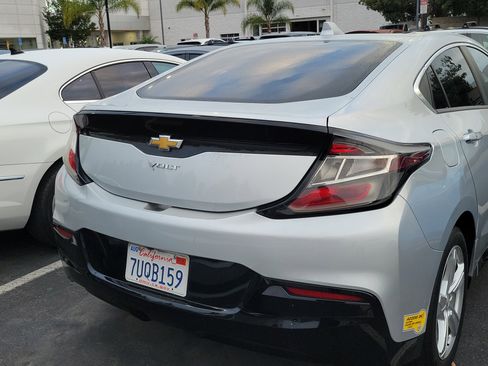 Used 2017 Chevrolet Volt LT w/ Comfort Package image 5