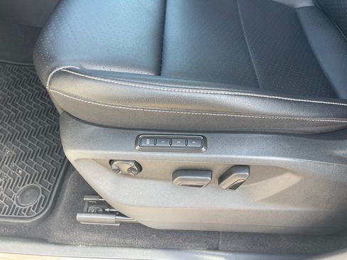 Used 2023 Volkswagen Atlas SEL R-Line AWD/4WD image 9
