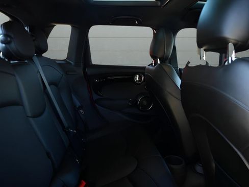 Used 2018 MINI Cooper S image 23