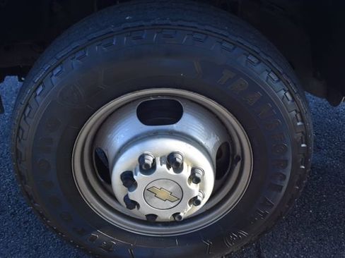 Used 2005 Chevrolet Silverado 3500 W/T w/ Snow Plow Prep Package image 30