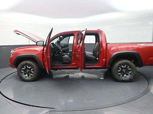 Used 2022 Toyota Tacoma TRD Off-Road w/ Technology Package AWD/4WD image 41