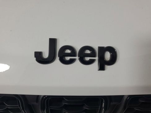 New 2025 Jeep Grand Cherokee Limited w/ Black Appearance Package image 10