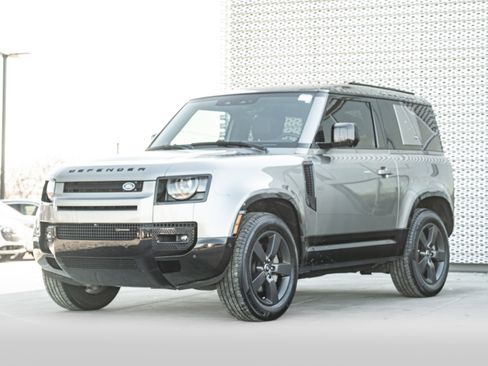 Used 2023 Land Rover Defender 90 X-Dynamic SE image 7