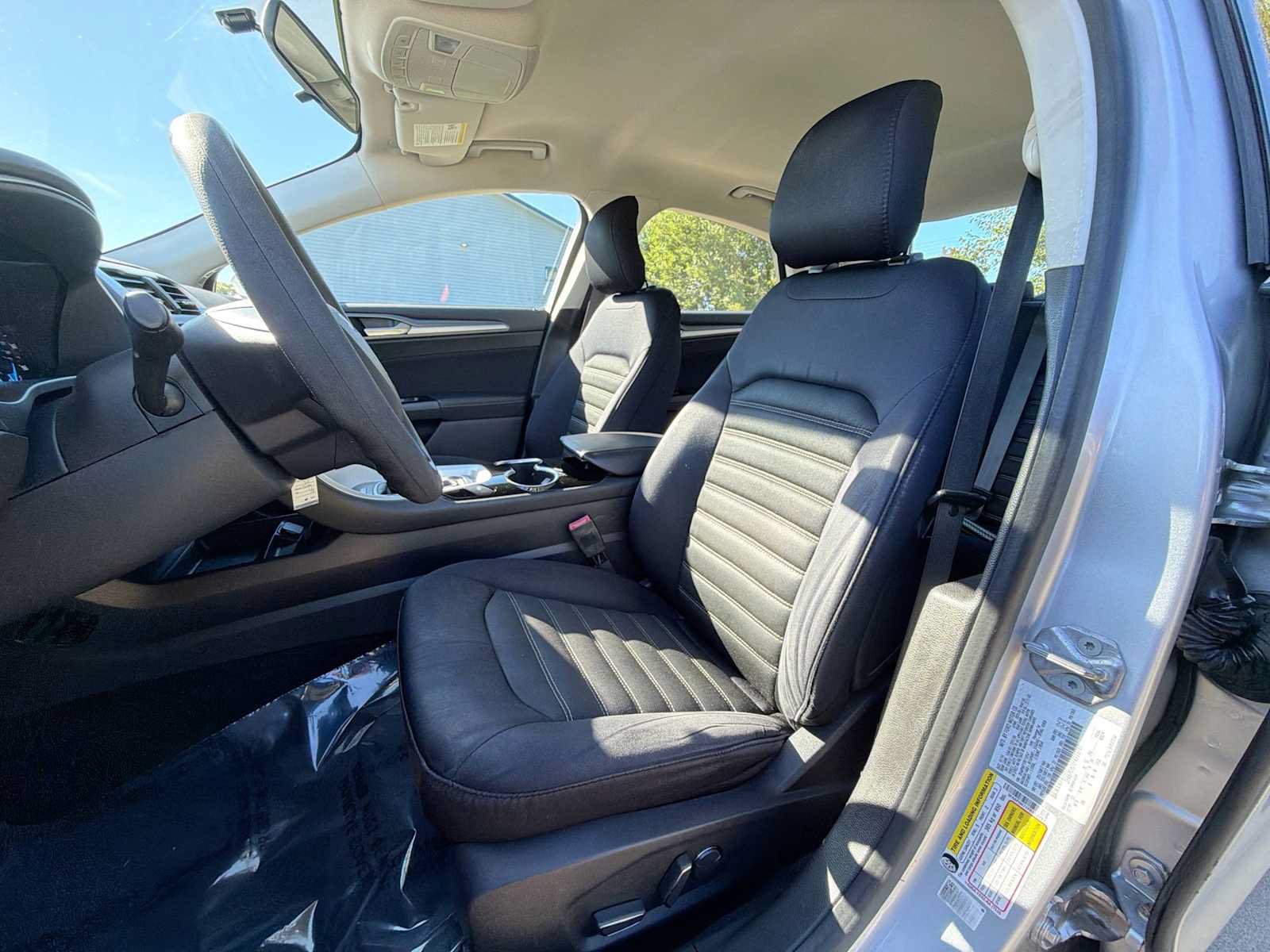 Used 2015 Ford Fusion SE FWD image 13