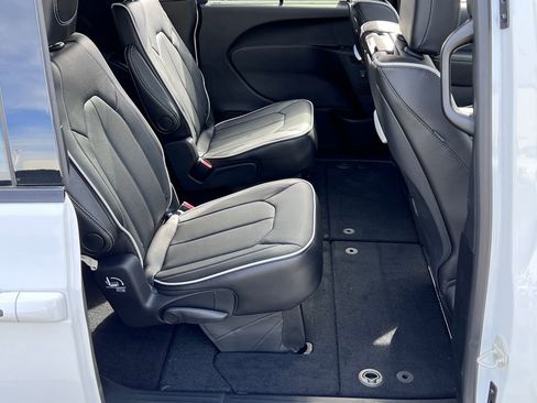 New 2026 Chrysler Pacifica Limited AWD/4WD image 21