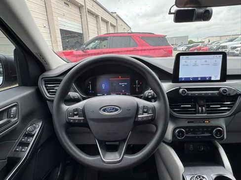 Used 2025 Ford Escape Active AWD/4WD image 9