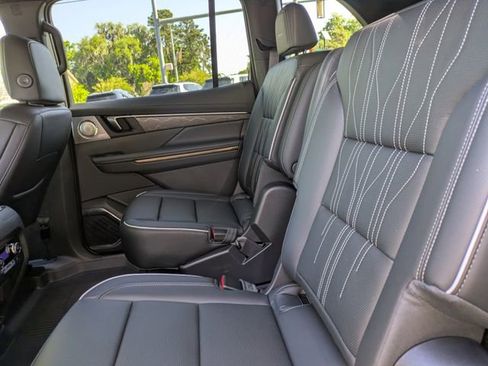 New 2026 Buick Enclave Avenir w/ Super Cruise Package FWD image 17