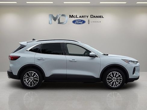 Certified 2025 Ford Escape SE FWD image 6