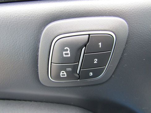 Used 2025 Ford Mustang Mach-E Premium image 18