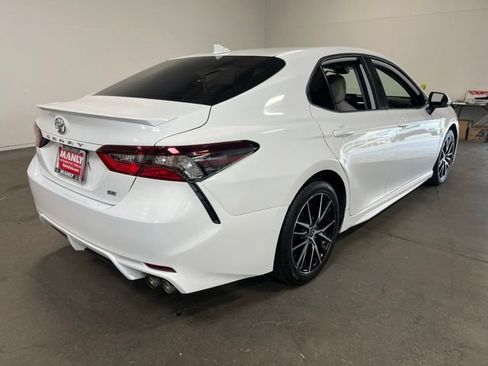 Used 2024 Toyota Camry SE FWD image 3