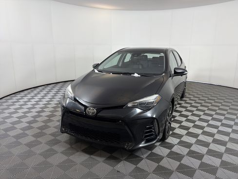 Used 2017 Toyota Corolla SE image 2