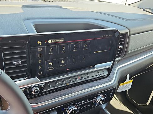 New 2026 GMC Sierra 1500 SLT image 18