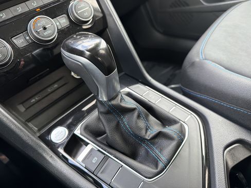 Used 2024 Volkswagen Taos SE image 23