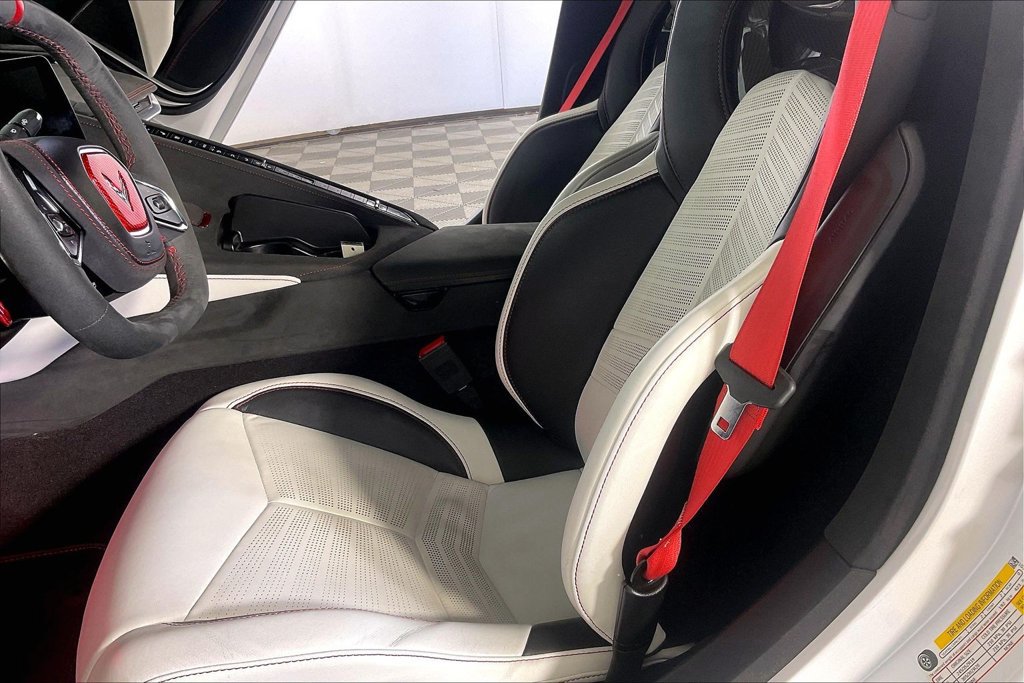 Used 2023 Chevrolet Corvette Stingray Premium Conv w/ Z51 Performance Package RWD image 31