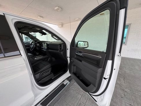 Used 2025 Chevrolet Silverado 1500 LTZ w/ Z71 Off-Road Package AWD/4WD image 15