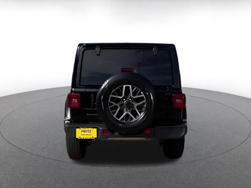 Used 2025 Jeep Wrangler Unlimited Sahara AWD/4WD image 8