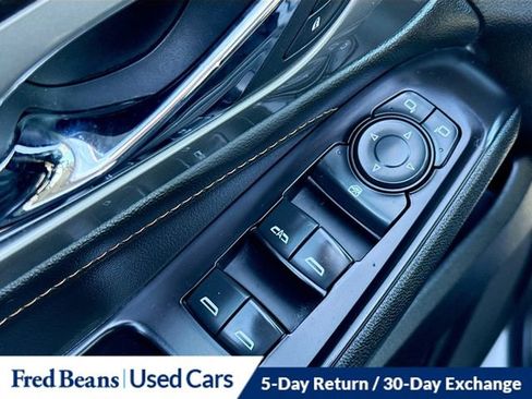 Used 2020 Chevrolet Traverse LT image 17