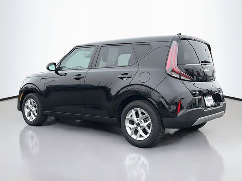 Used 2025 Kia Soul LX FWD image 12