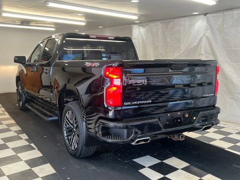 Used 2019 Chevrolet Silverado 1500 Custom w/ Custom Value Package AWD/4WD image 9