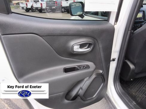 Used 2023 Jeep Renegade Latitude w/ Premium Group AWD/4WD image 17