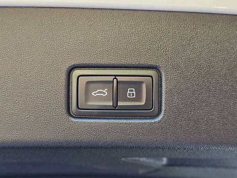 Used 2023 Audi Q4 e-tron Premium w/ Convenience Package image 63