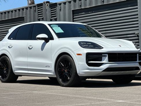Certified 2025 Porsche Cayenne GTS AWD/4WD image 10