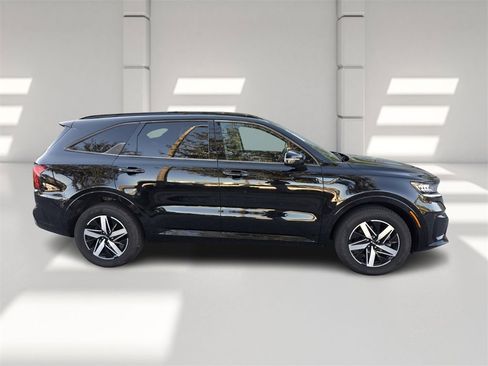 Used 2022 Kia Sorento S image 3
