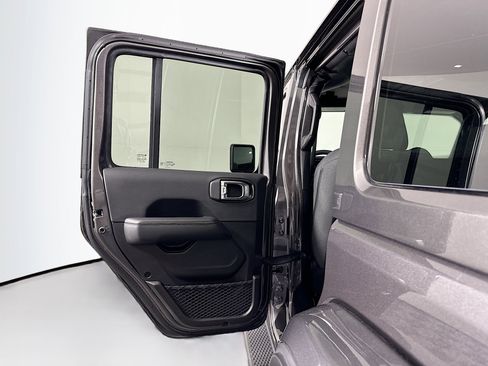 Used 2025 Jeep Wrangler Sahara image 25