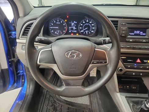 Used 2017 Hyundai Elantra SE image 19