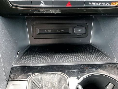 Used 2022 Volkswagen Atlas Cross Sport SE image 32