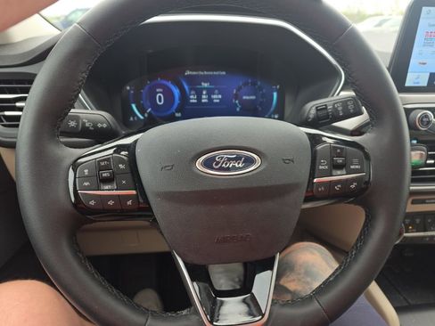 Used 2022 Ford Escape Titanium w/ Class II Trailer Tow Package image 15