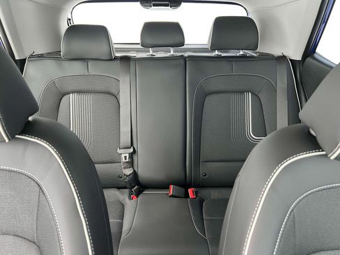 New 2025 Hyundai Venue Limited image 16