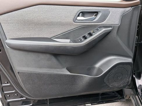 Used 2023 Nissan Rogue SV image 9