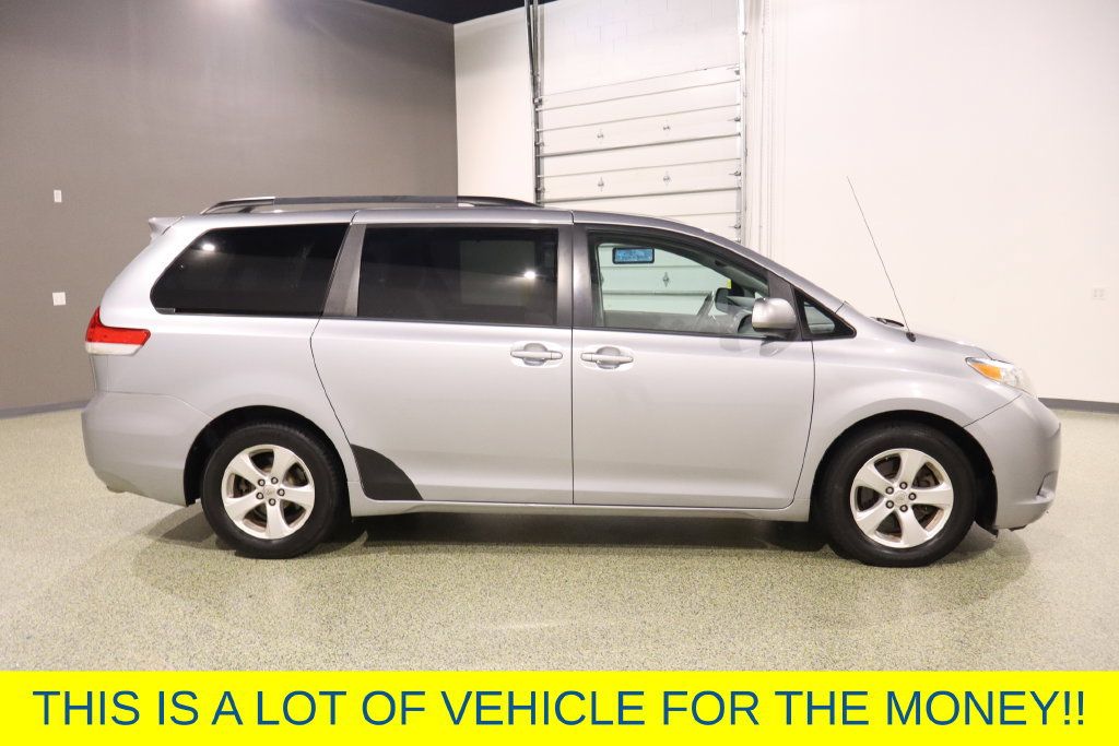 Used 2014 Toyota Sienna LE FWD image 11