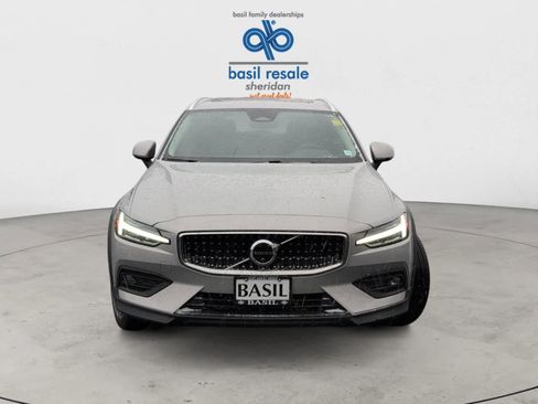 Used 2025 Volvo V60 B5 Cross Country Plus image 8