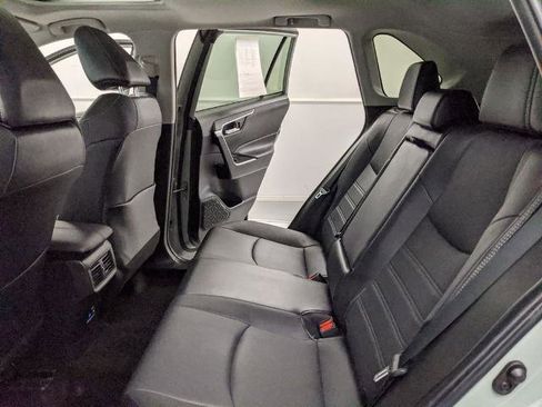 Used 2022 Toyota RAV4 XLE Premium image 20
