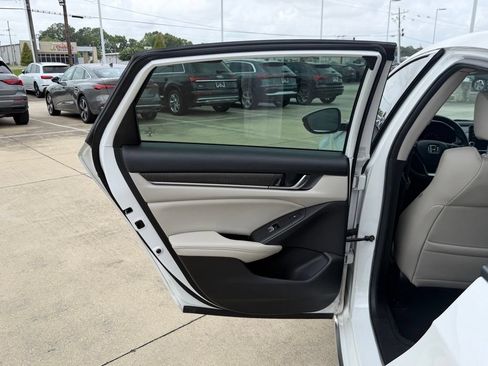 Used 2021 Honda Accord Touring image 21