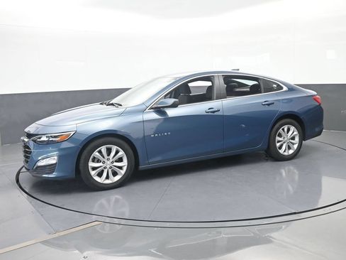 Used 2025 Chevrolet Malibu LT FWD image 2