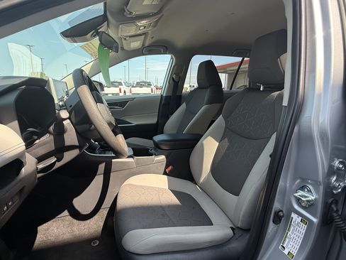 Certified 2025 Toyota RAV4 XLE AWD/4WD image 4