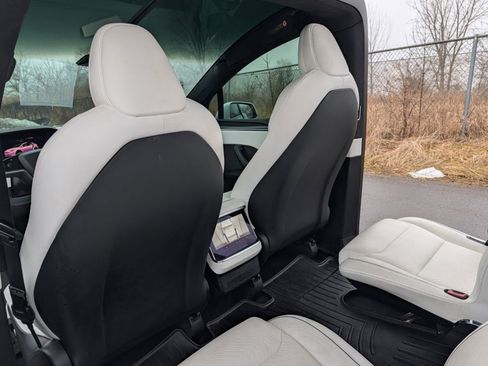 Used 2022 Tesla Model X Plaid image 25