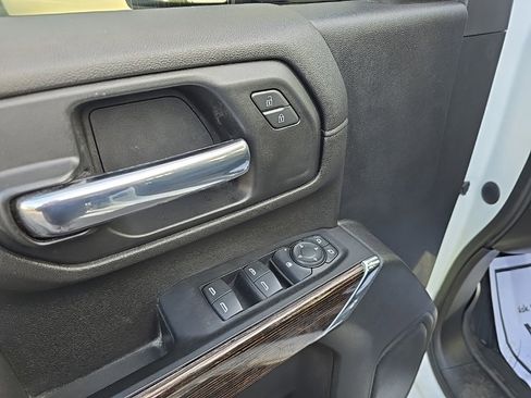 Used 2022 GMC Sierra 2500 SLE w/ SLE Value Package; image 19
