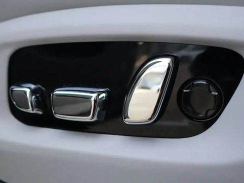 Used 2026 Rolls-Royce Cullinan AWD/4WD image 25