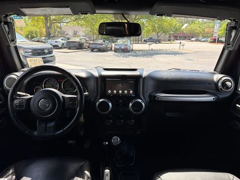 Used 2016 Jeep Wrangler Unlimited Rubicon w/ Connectivity Group AWD/4WD image 14