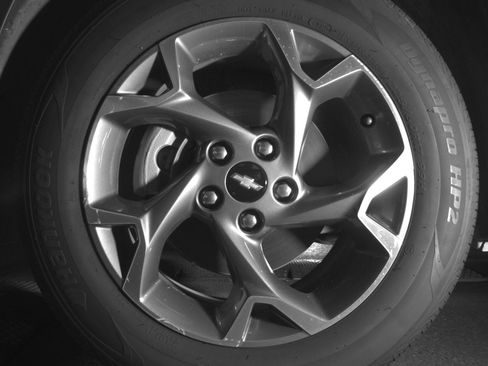 Used 2025 Chevrolet Trax LT w/ LT Convenience Package FWD image 12
