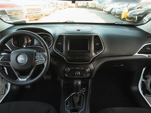 Used 2019 Jeep Cherokee Latitude w/ Popular Appearance Group image 7