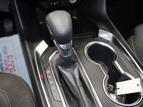 Used 2021 Chevrolet Traverse LS image 37