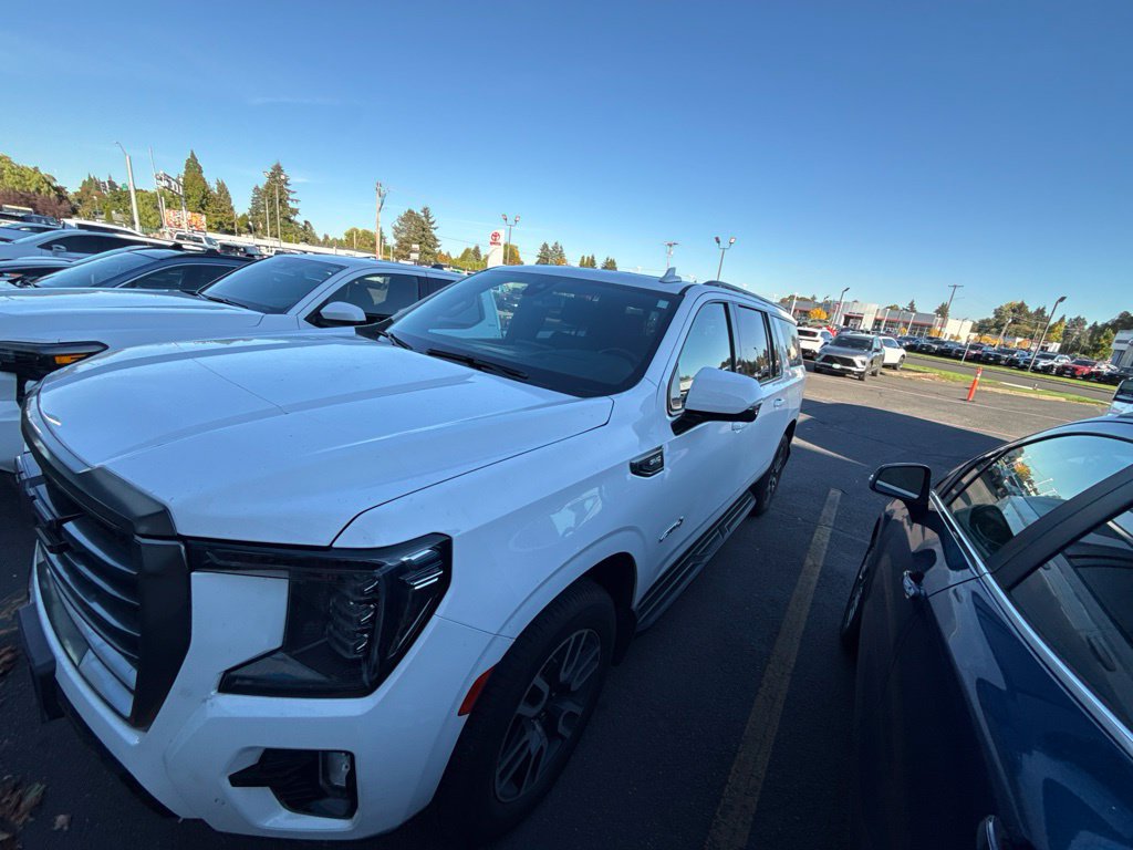 Used 2021 GMC Yukon XL AT4 w/ Technology Package AWD/4WD image 4