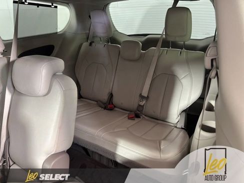 Used 2020 Chrysler Pacifica Touring-L Plus image 13