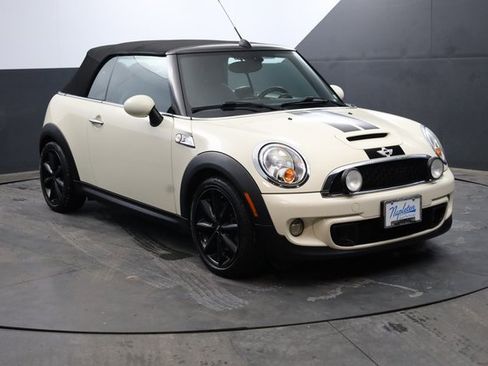 Used 2015 MINI Cooper S image 2
