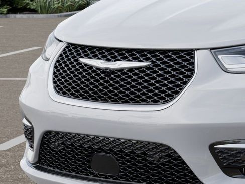 New 2026 Chrysler Pacifica Pinnacle image 11